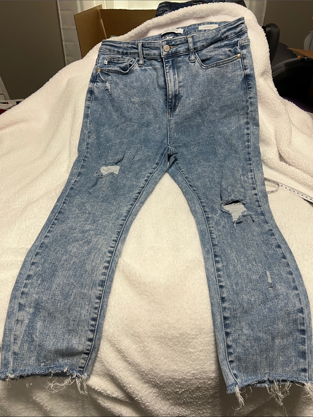 Judy Blue Light Wash Distressed Ankle Crop Jeans